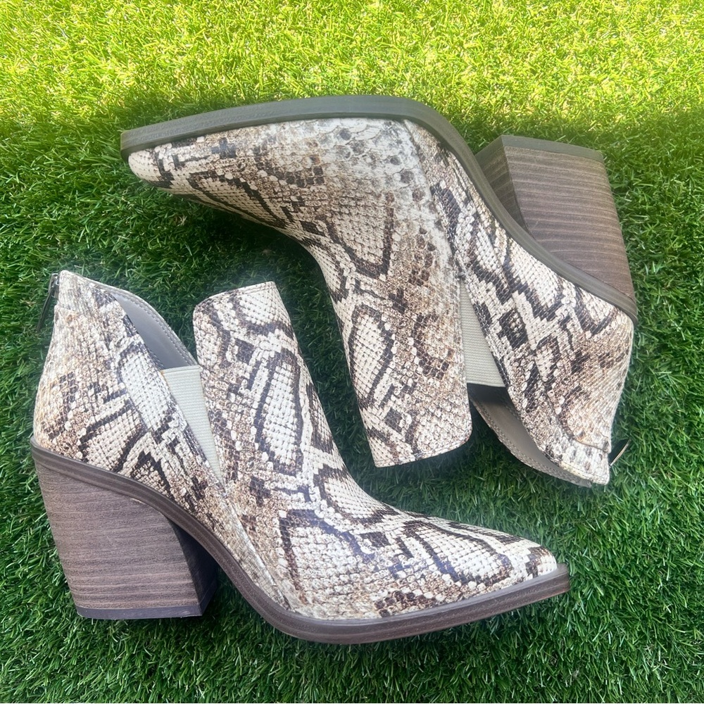 Vince Camuto Leather Brown Snakeskin Ankle Booties Women’s Size 9